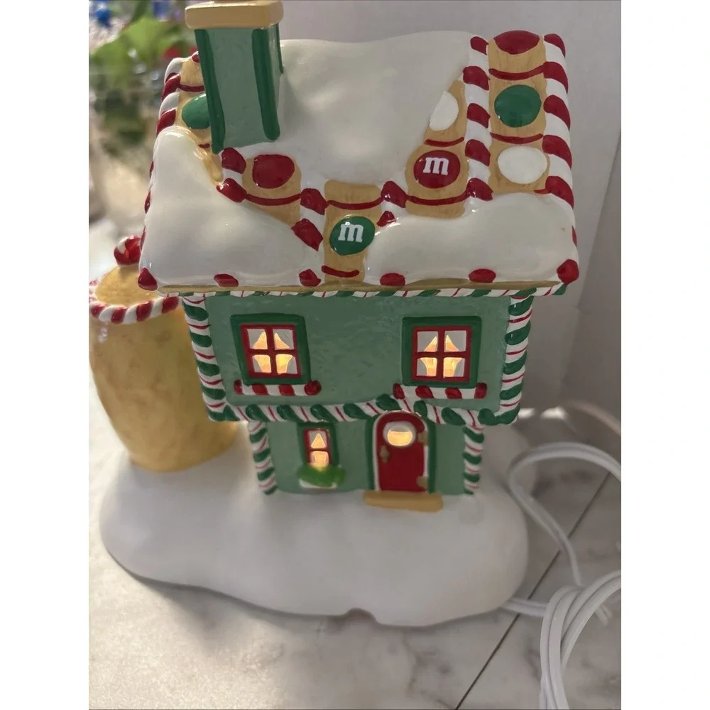 Dept 56 M&M's Christmas Bakery Lighted House Building & Candy Dish With Light
